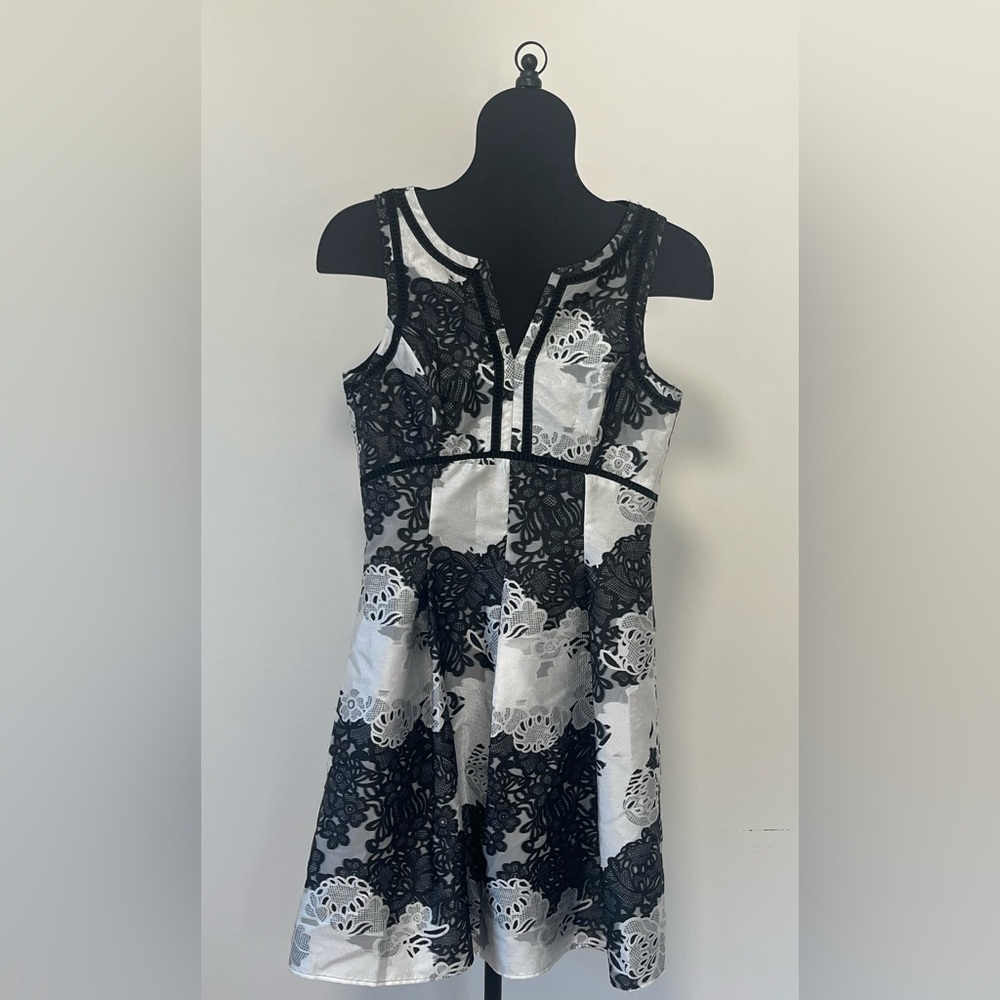 Antonio Melani Joy Dress Black White Silver Gray Floral Sleeveless A-Line size 4